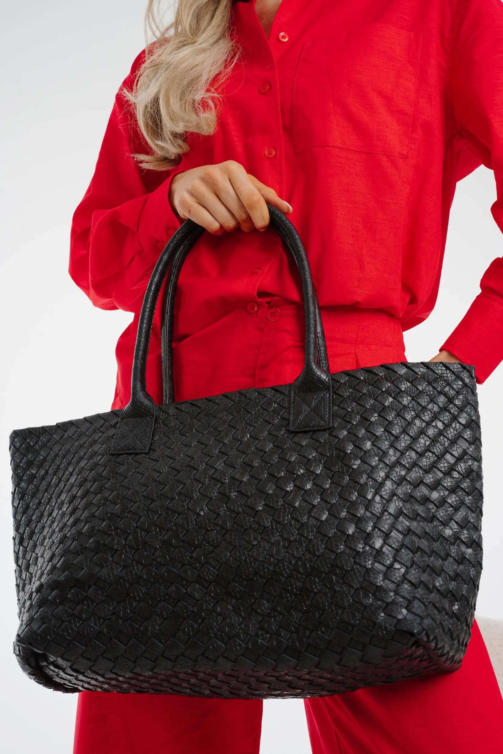 Beth Woven Tote Bag In Black