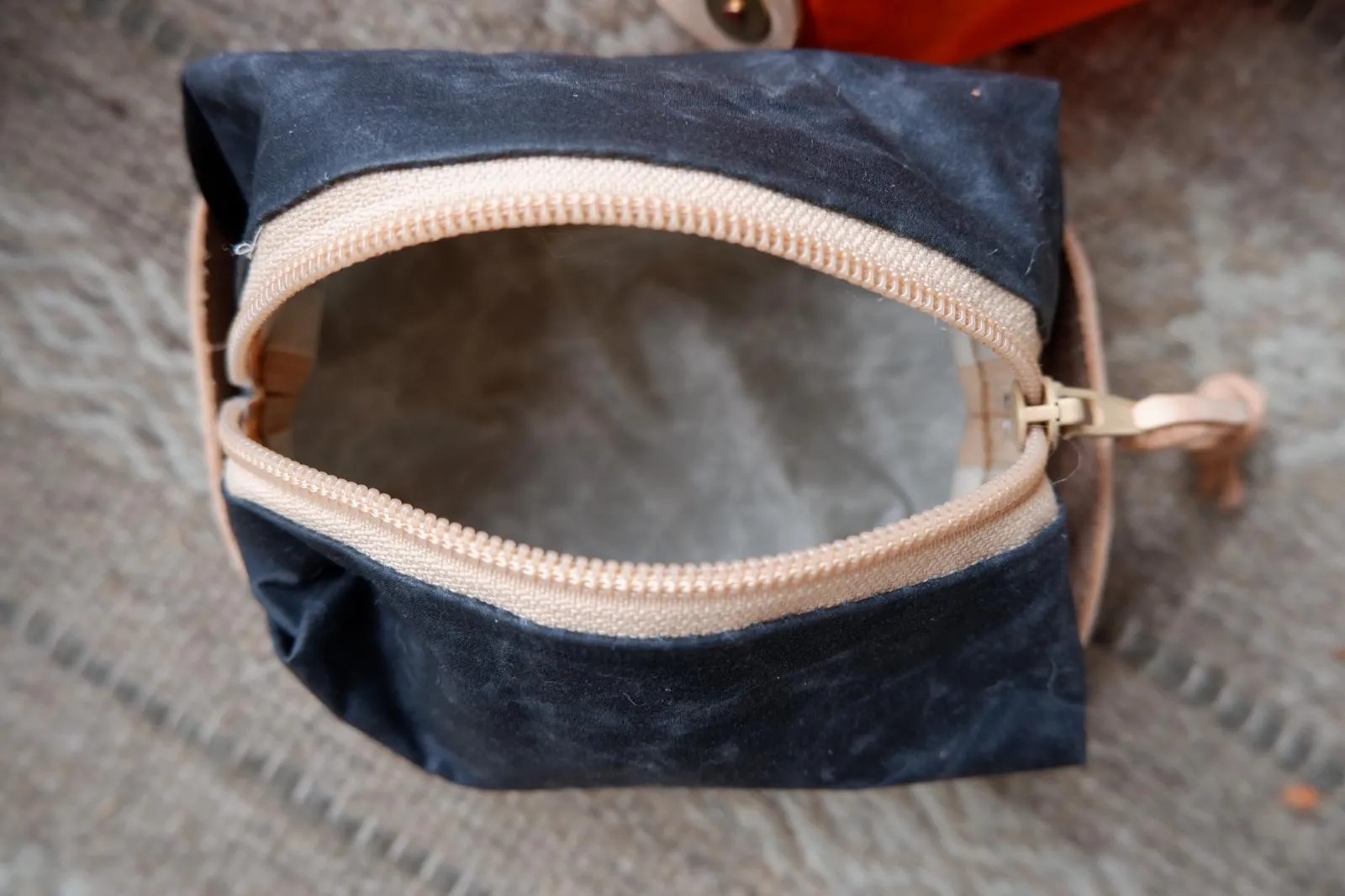 Dinky dopp bag, double-lined waxed canvas with leather handles