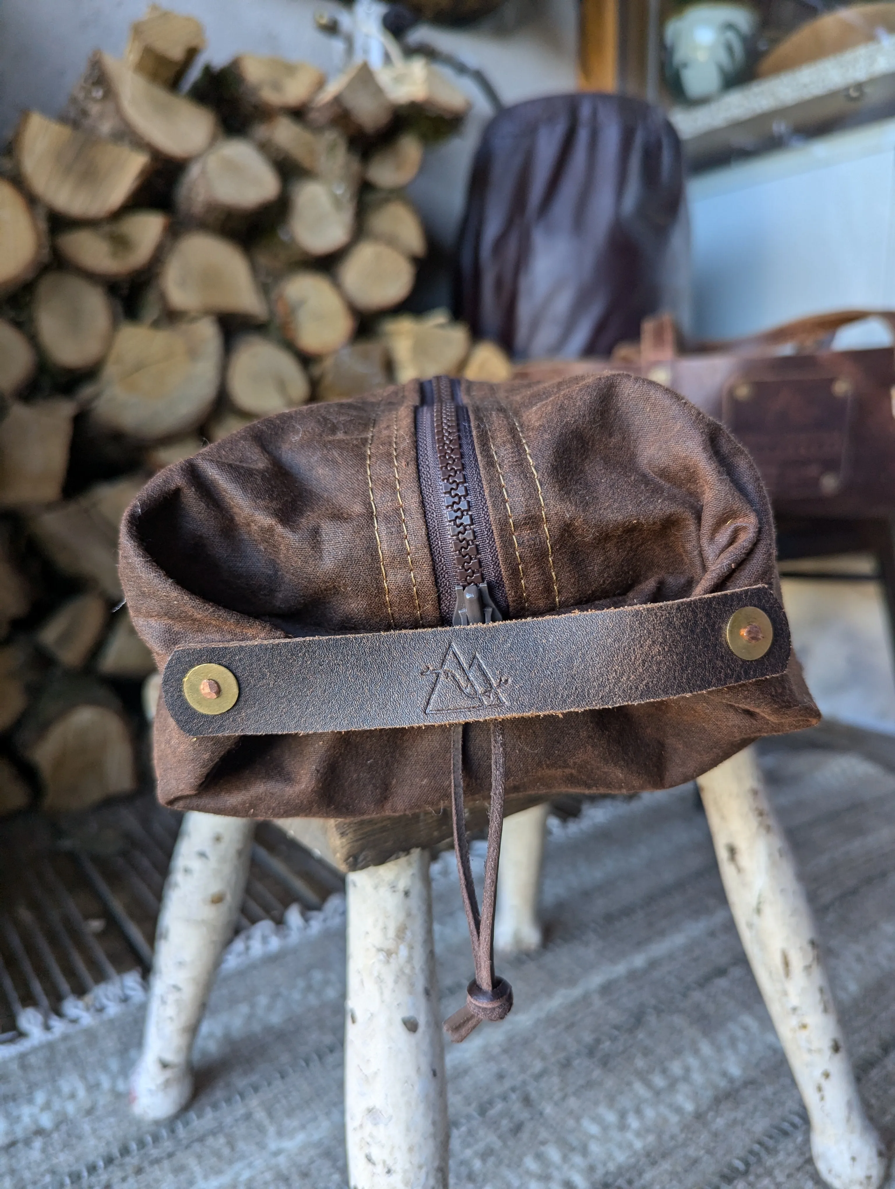 Dopp bag, double-lined waxed canvas with leather handles