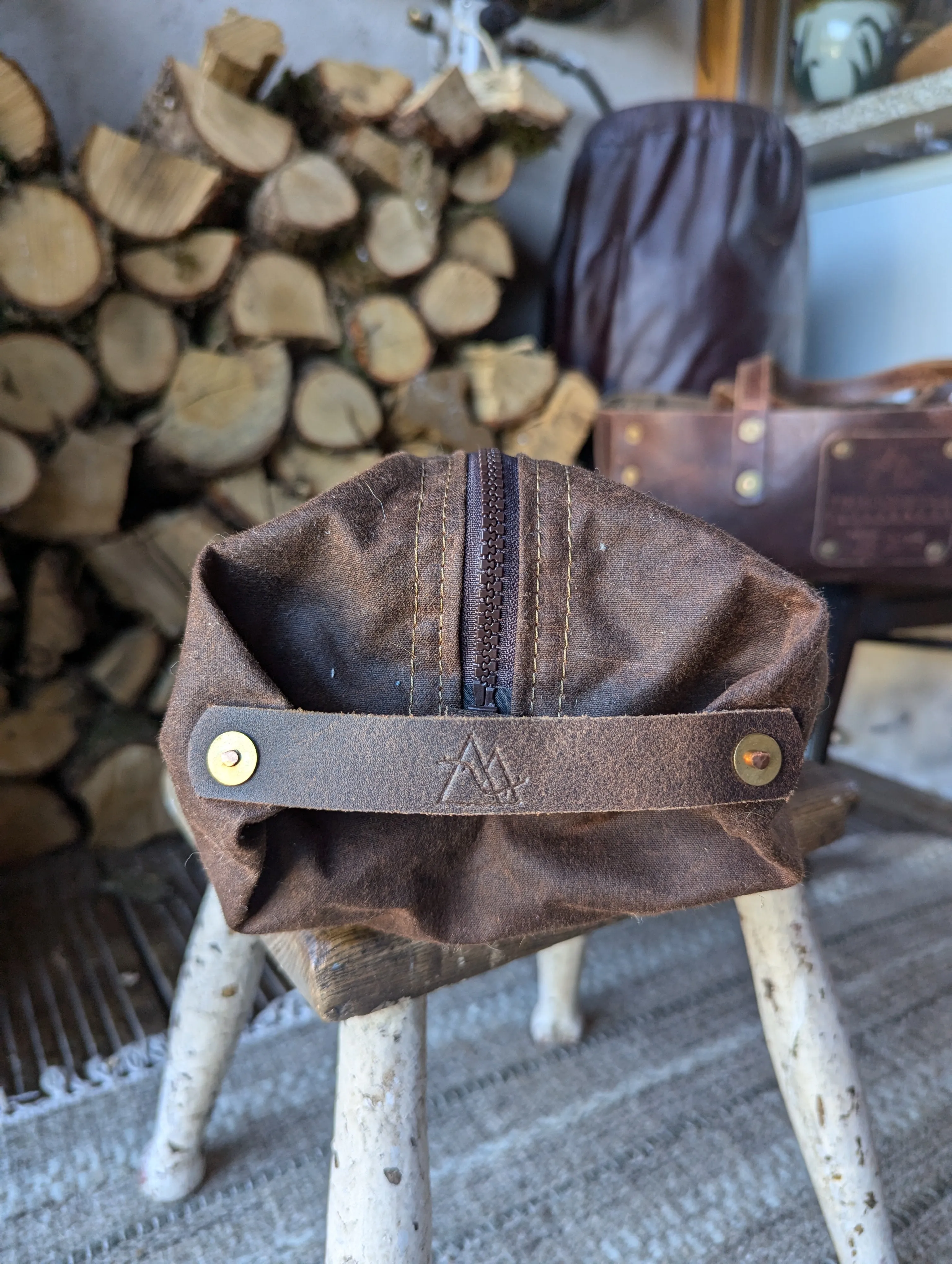 Dopp bag, double-lined waxed canvas with leather handles