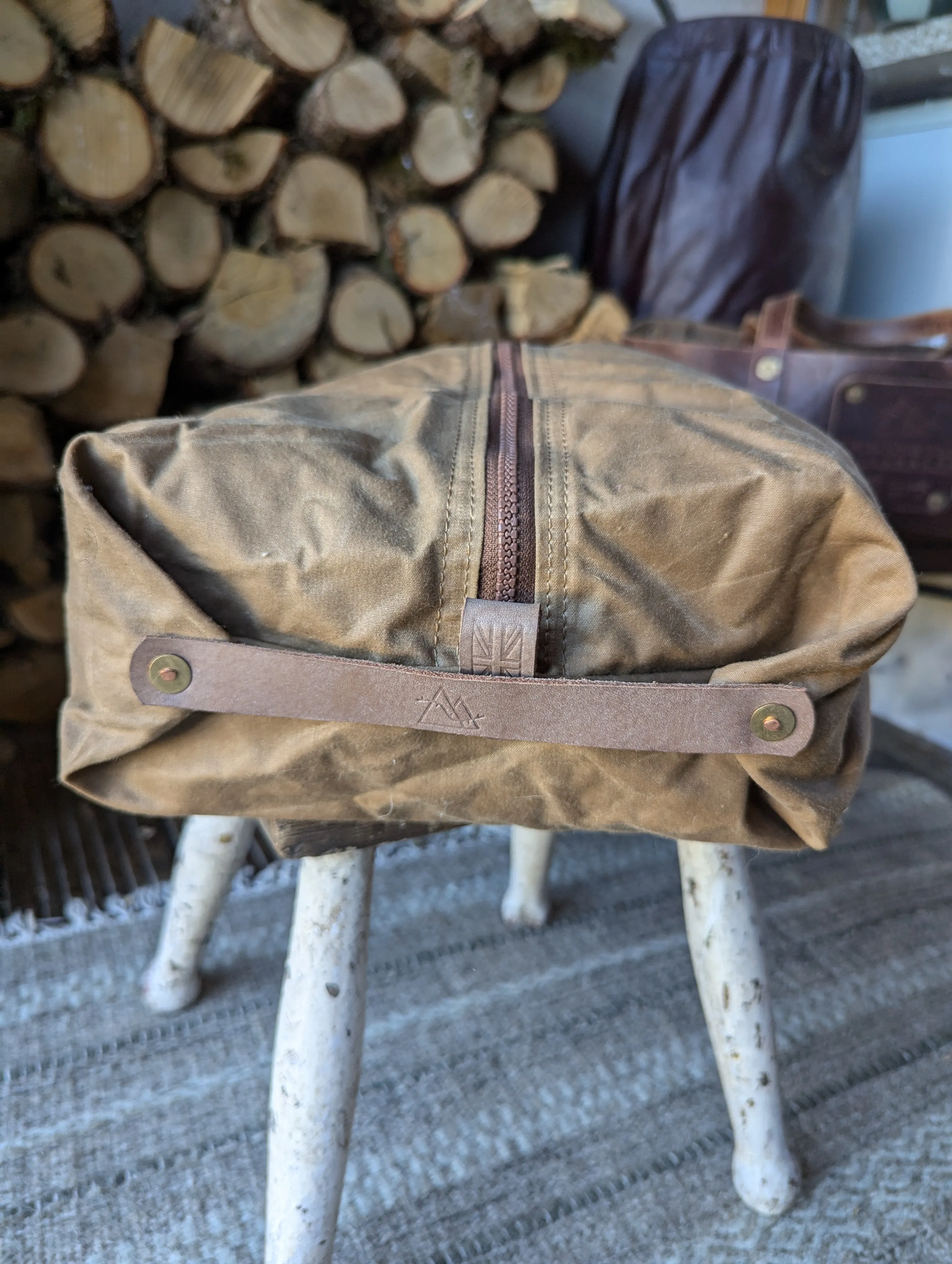 Dopp bag, double-lined waxed canvas with leather handles