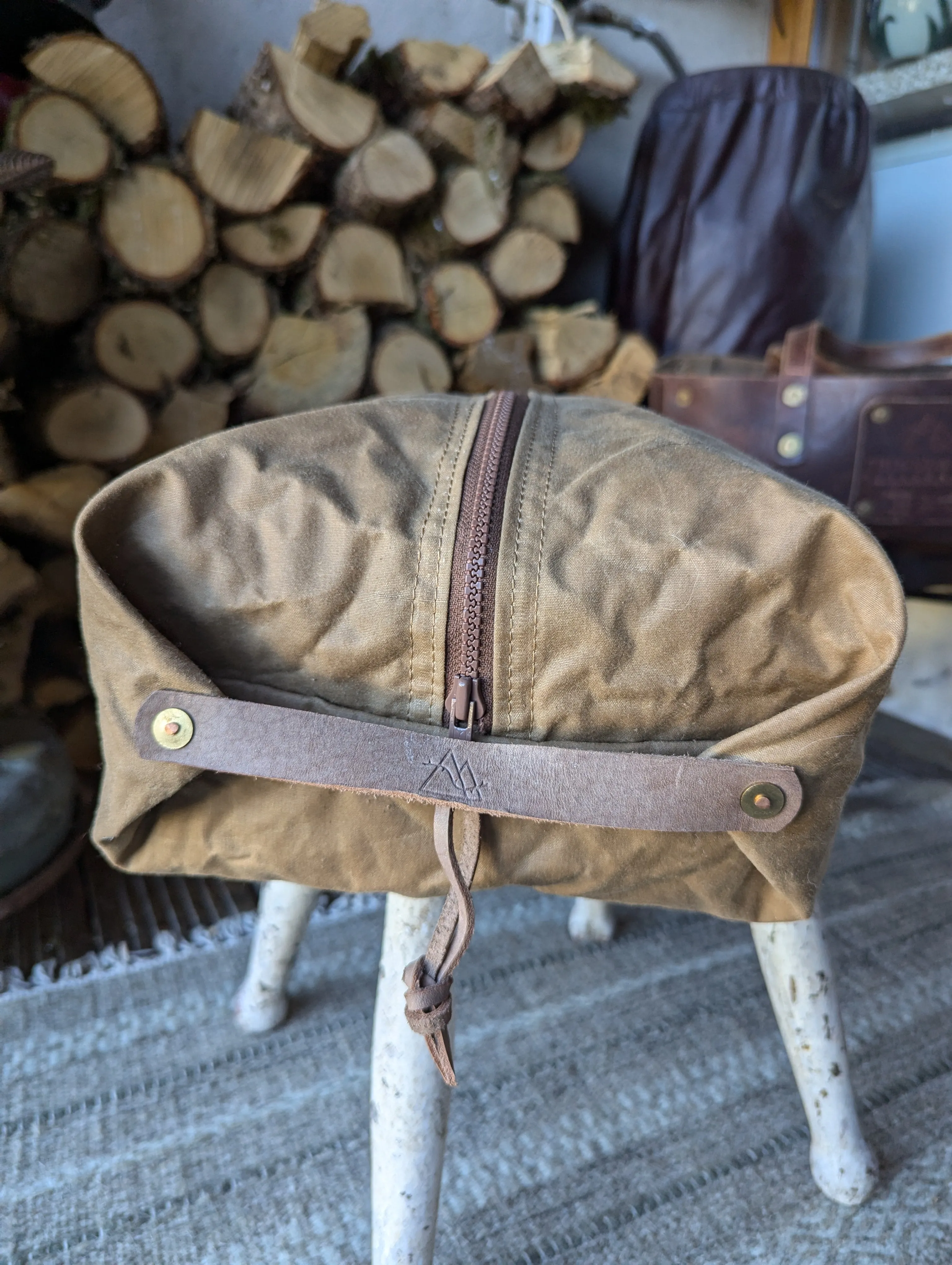 Dopp bag, double-lined waxed canvas with leather handles