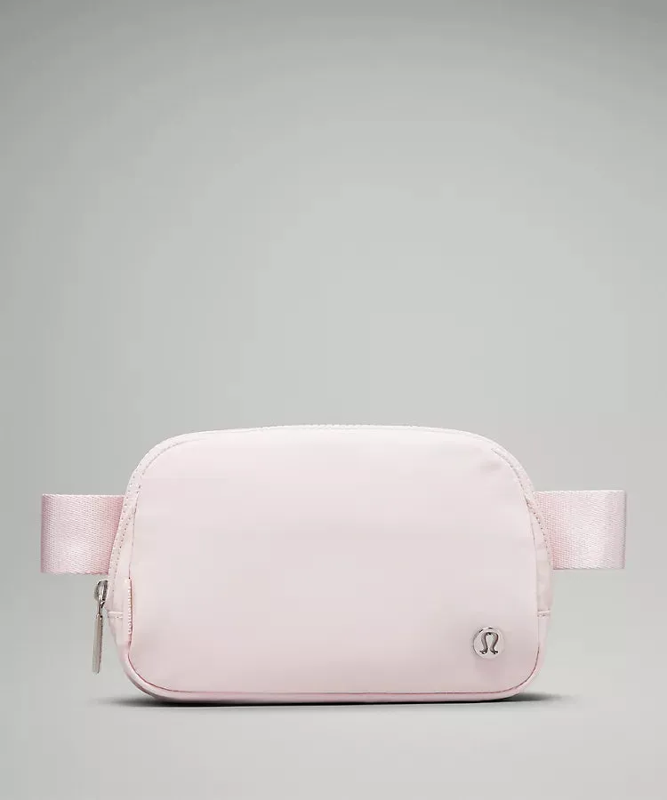 Lululemon Everywhere Belt Bag